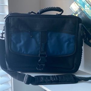 Targus Laptop Padded Shoulder Case